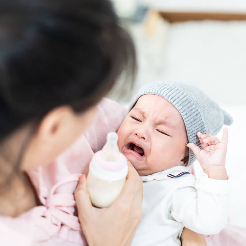 crying-baby-bottlefeeding