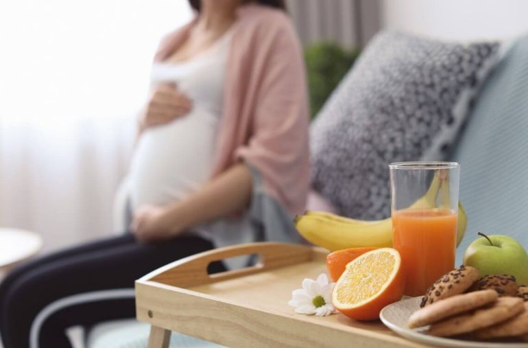 pregnant woman with fruits