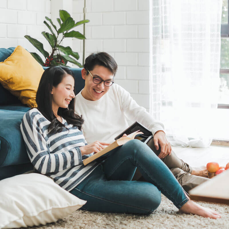 couple reading