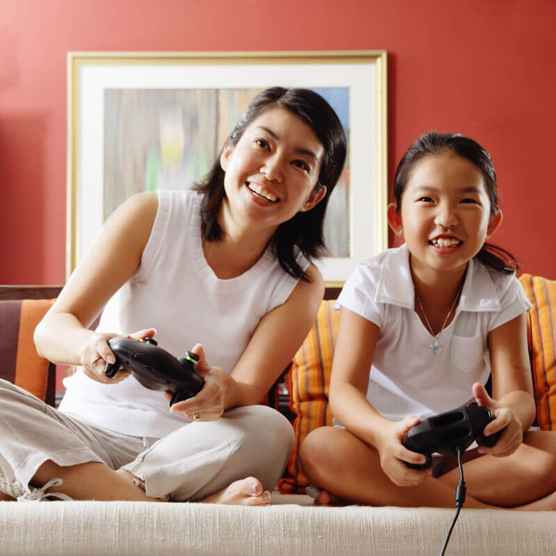 mom-daughter-video-games