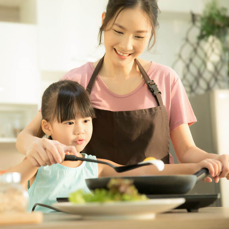 daughter-helping-mom-cooking