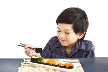 child eating sushi