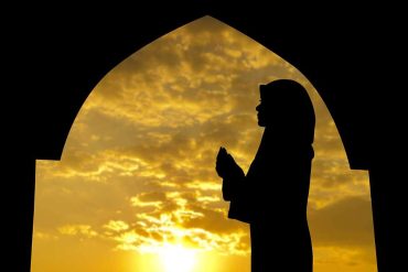 woman-praying-silhoutte