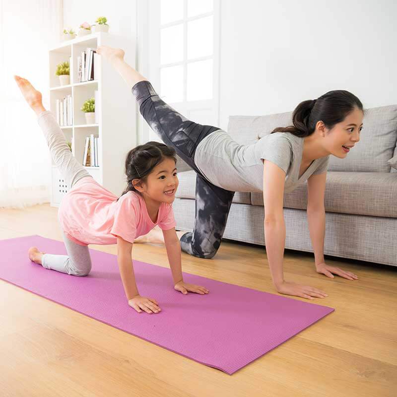 mom-daughter-yoga
