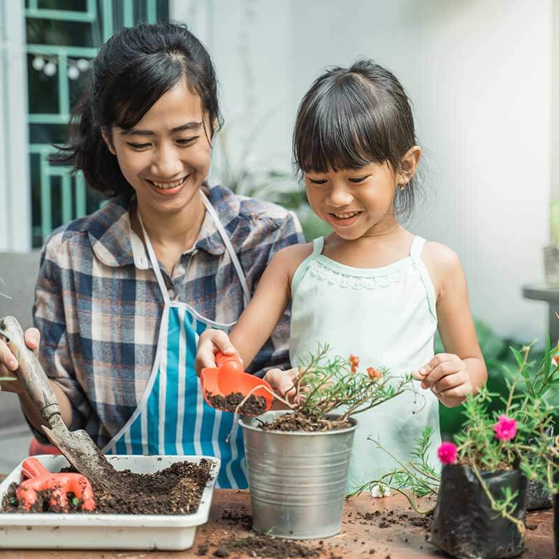 mom-daughter-gardening