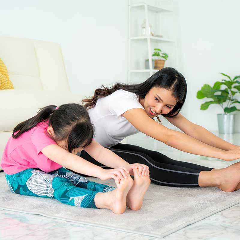 mom-child-stretching