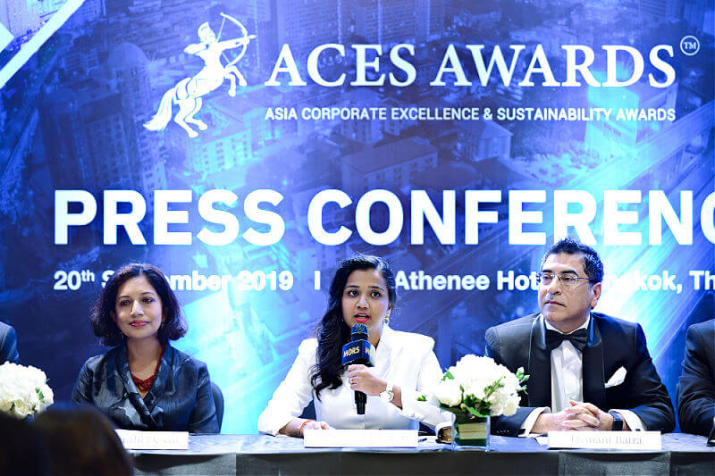 Shanggari addressing the press at the 2019 award ceremony. 