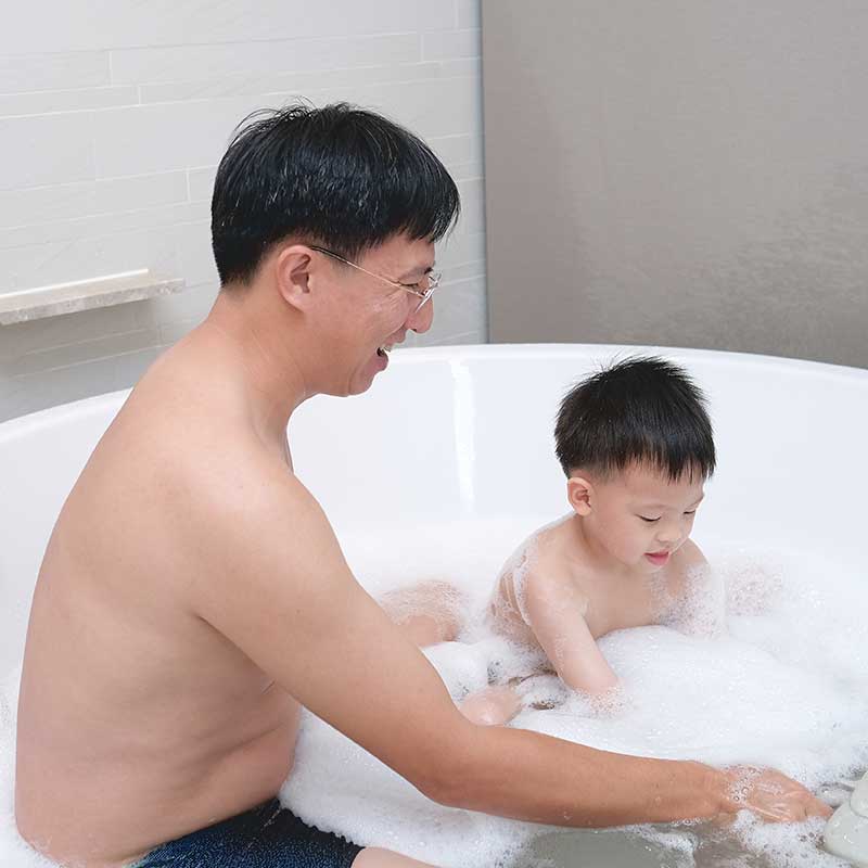 dad-son-bath