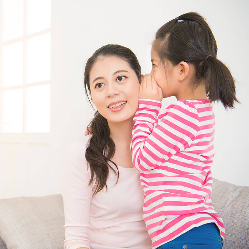 mom-girl-whispering