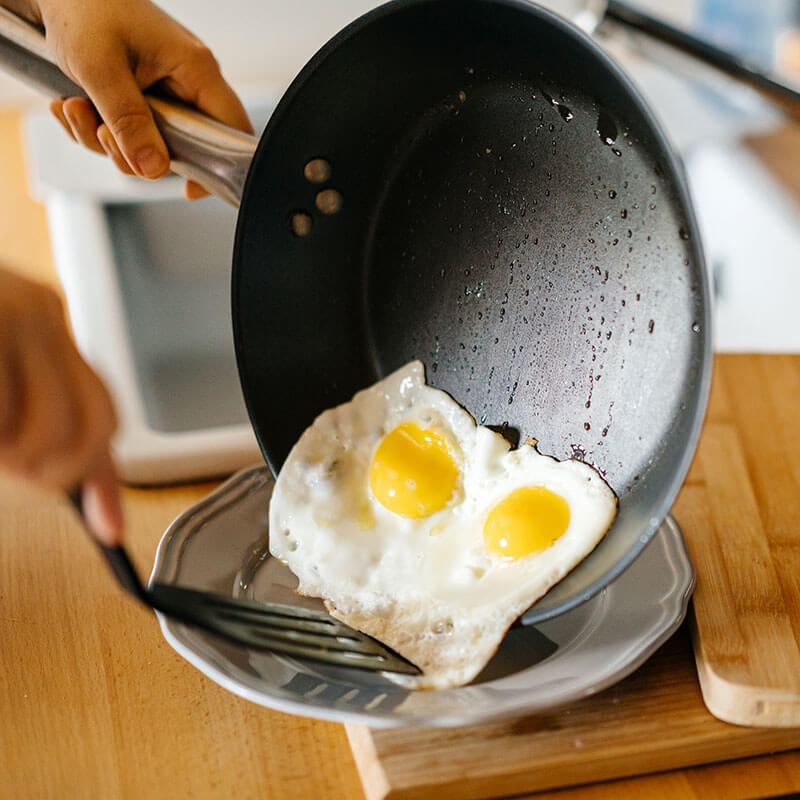 frying-eggs