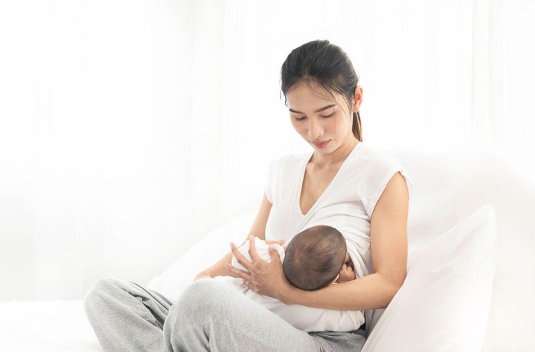breastfeeding-mum