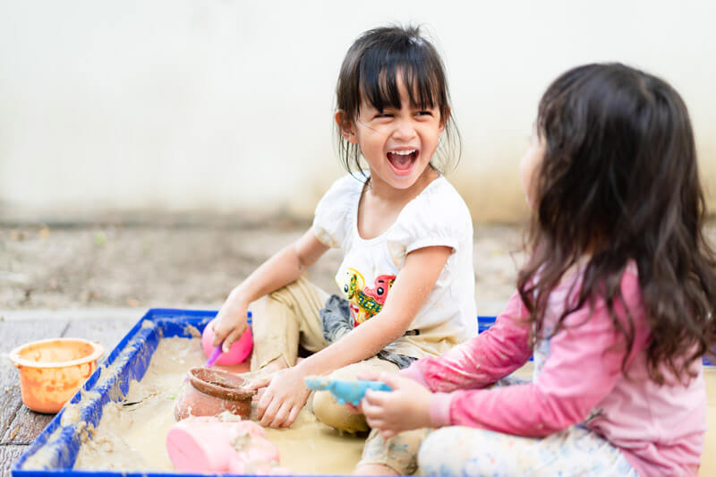toddler-girls-friends