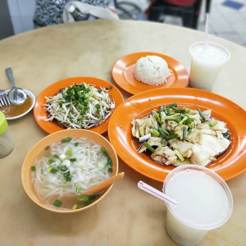 Ipoh chicken rice with bean sprouts