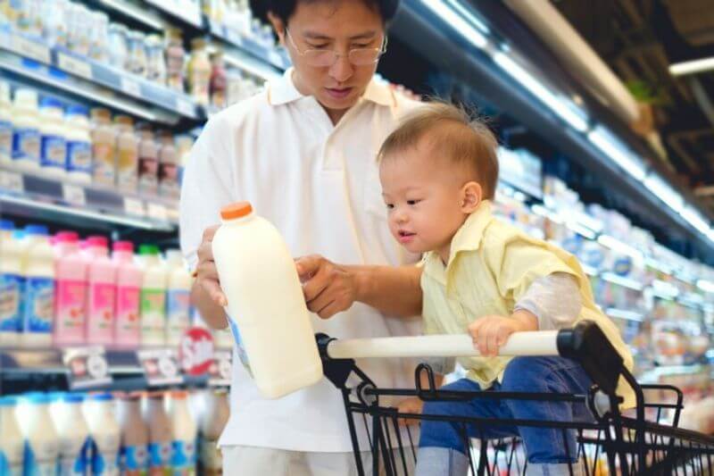 father-baby-grocery