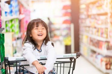 girl-grocery-shopping