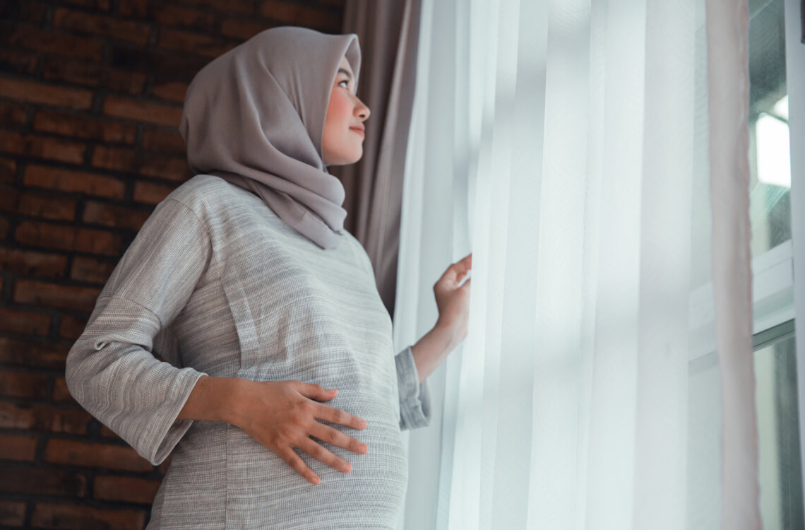 a pregnant mum thinking about fasting