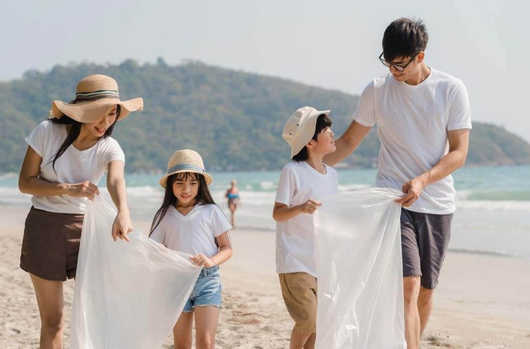 cleaning-beach