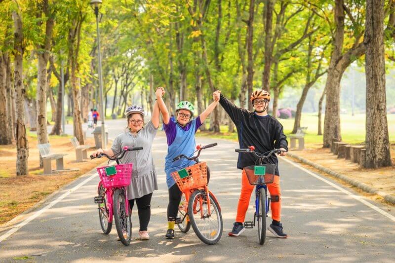 Group of friends on bikes life lesson