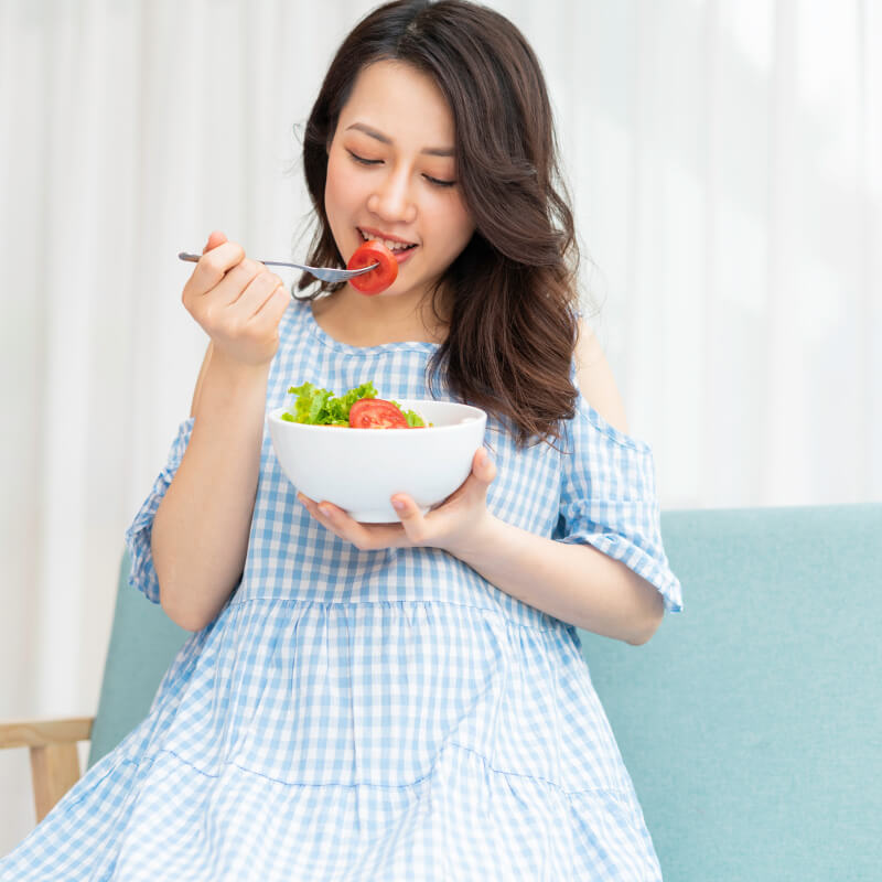 a pregnant woman eating