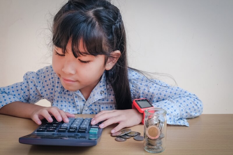 little girl calculating money