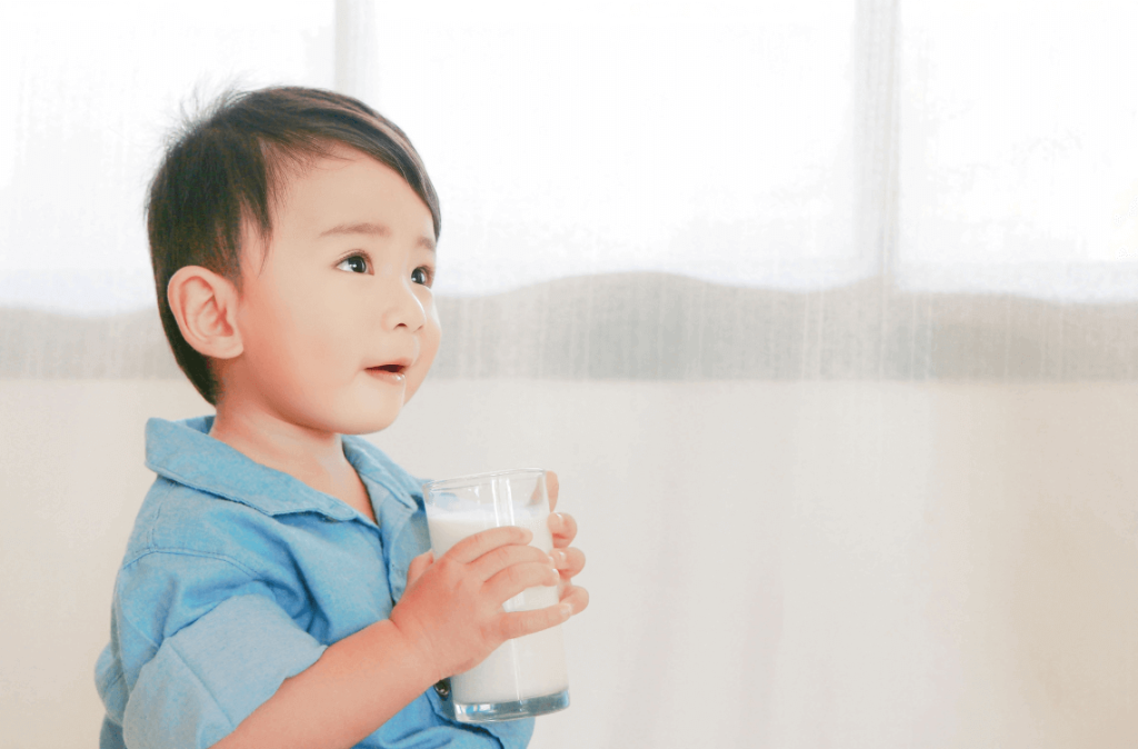 toddler drinking milk