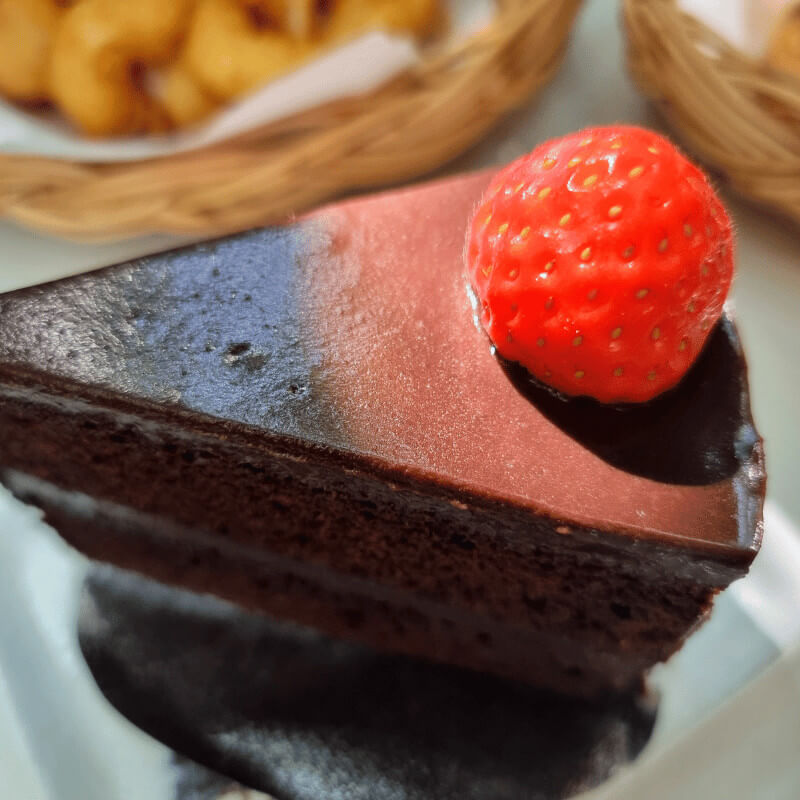 Luxurious Chocolate Cake