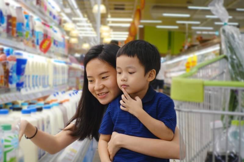 child shopping with mum