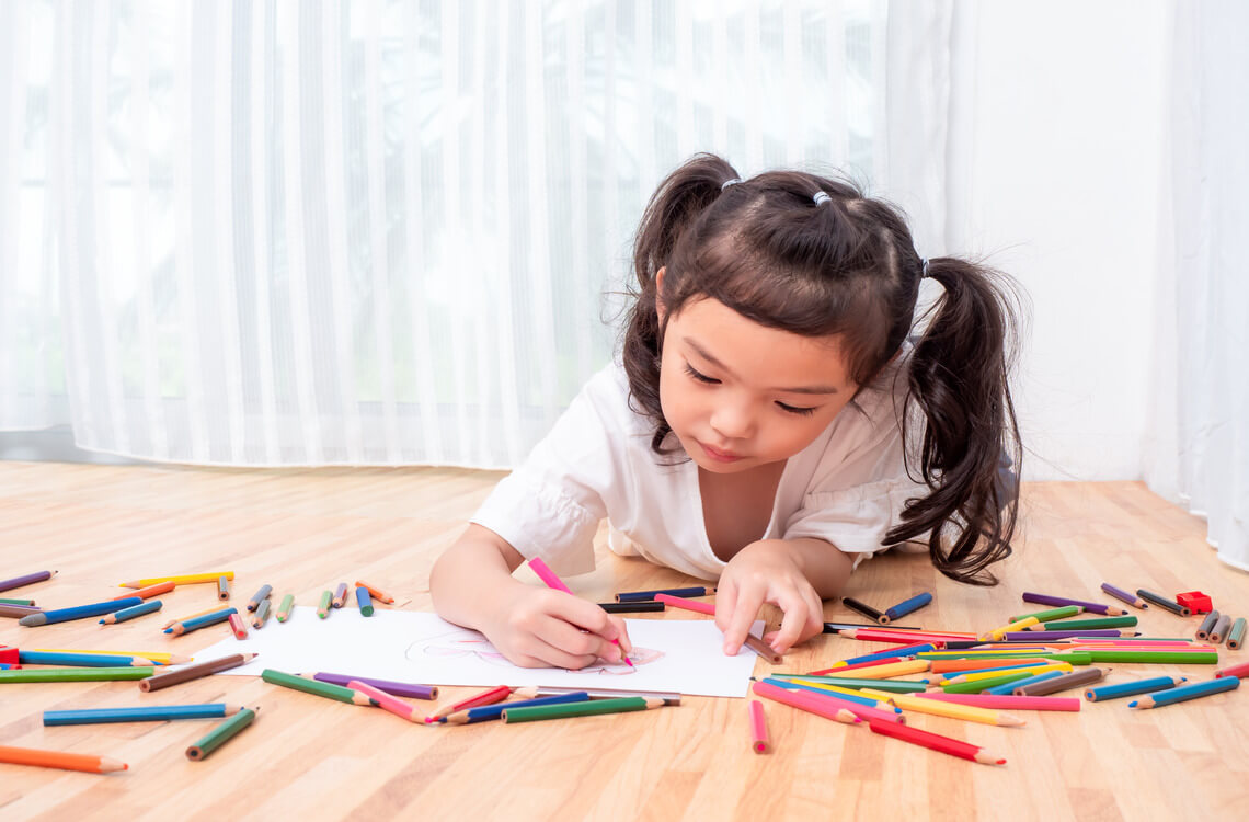 girl-drawing