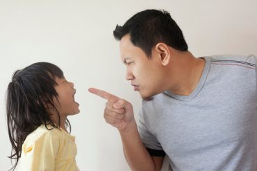 dad-yelling-at-daughter