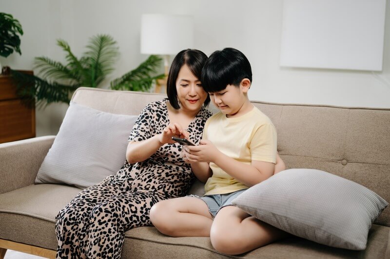 mum-and-son-on-phone
