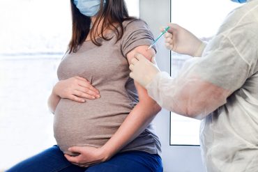 pregnant-woman-vaccinated