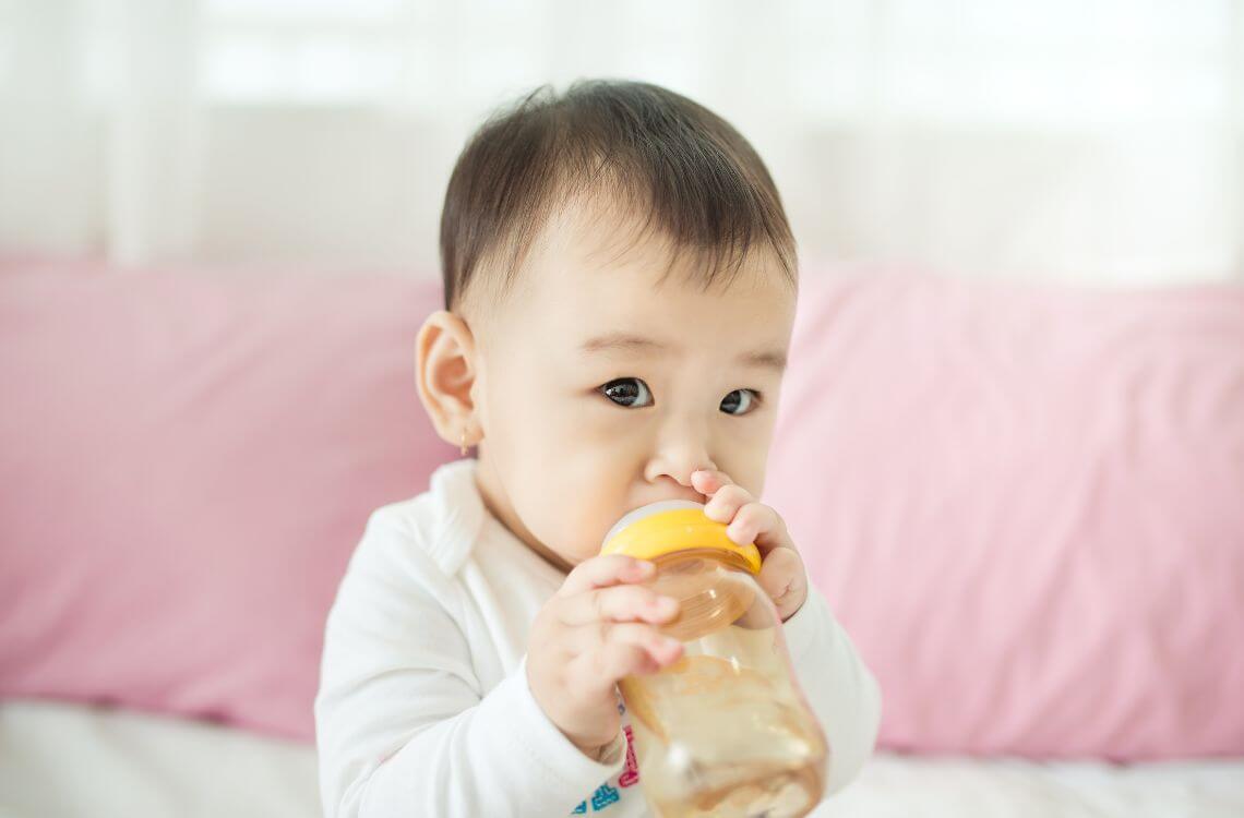 baby-drinking-water