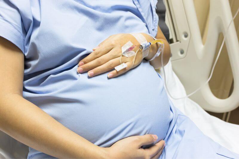 pregnant-woman-in-hospital