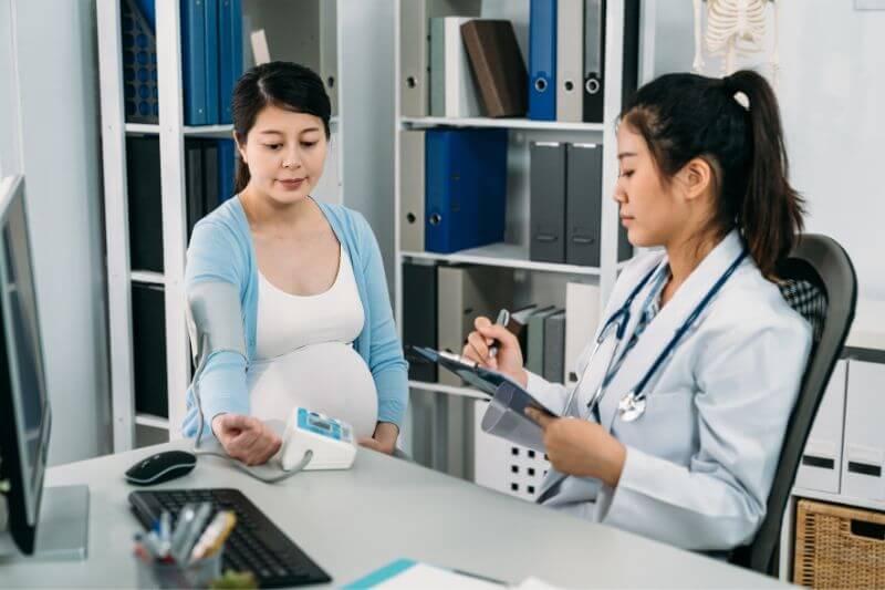 pregnant-woman-checkup