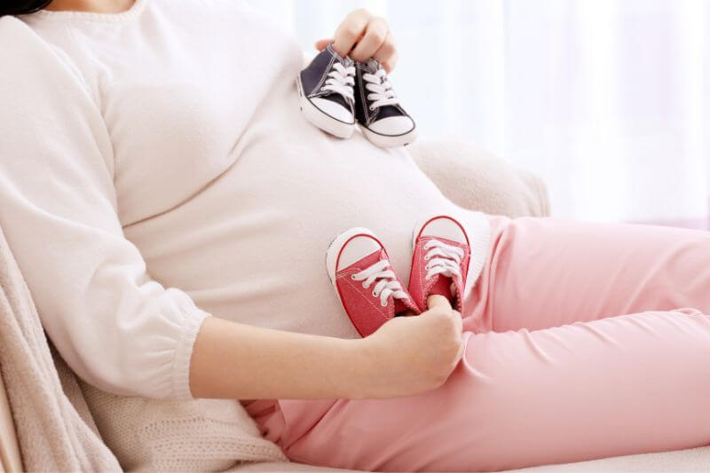 mum-holding-shoes