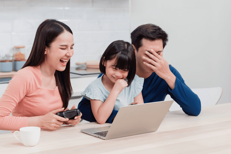 Family online gaming together (Credit: Canva Pro)