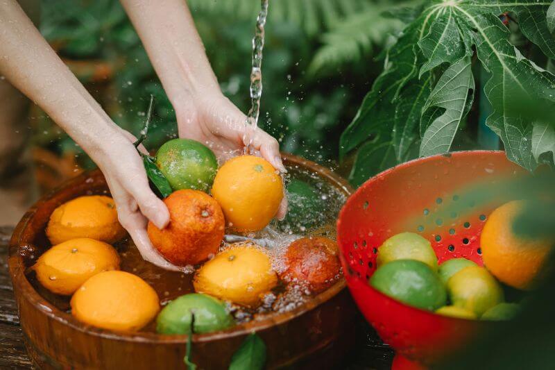 washing-fruits