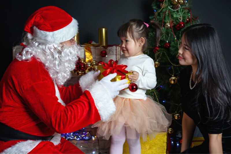 santa and little girl