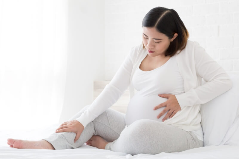 Pregnant Mum Facing Cramps