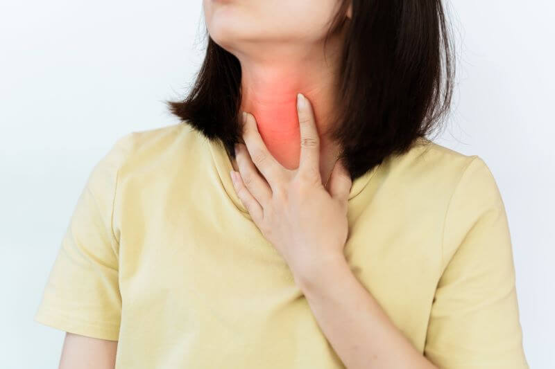 itching swelling in throat