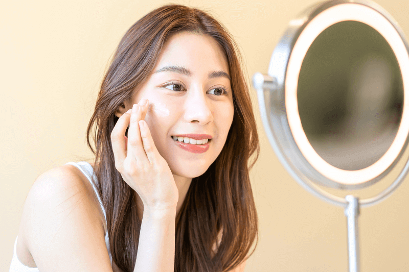 woman applying makeup