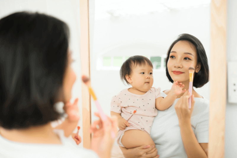 mum applying makeup