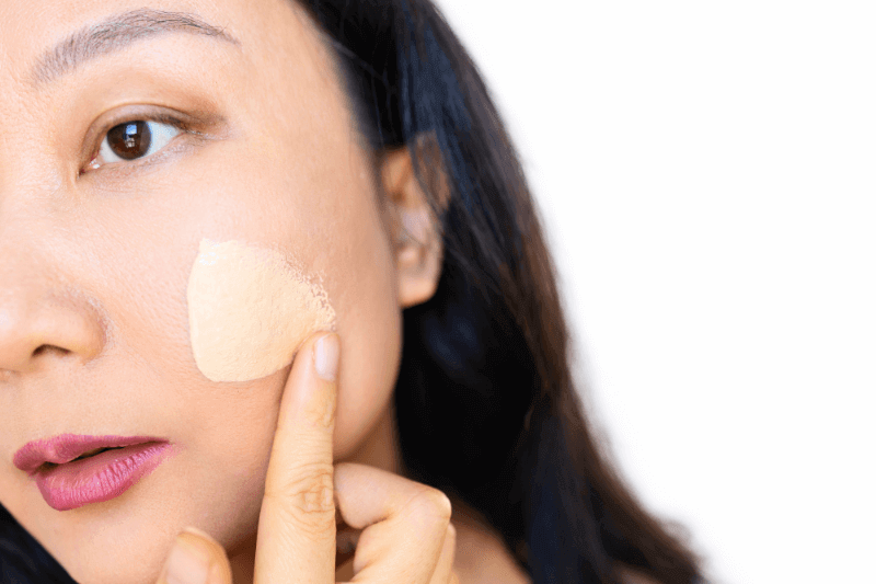 woman applying foundation