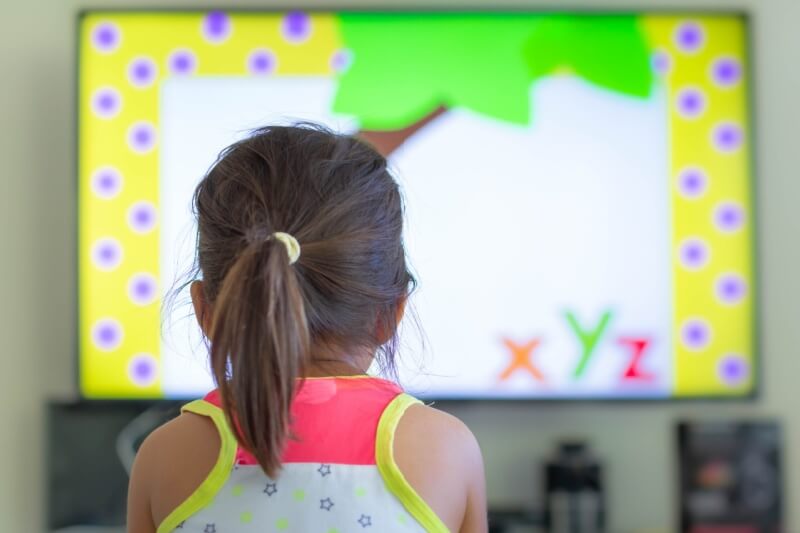 children watching educational tv