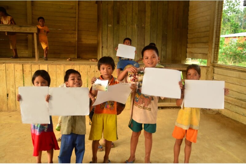 children drawing in shelter