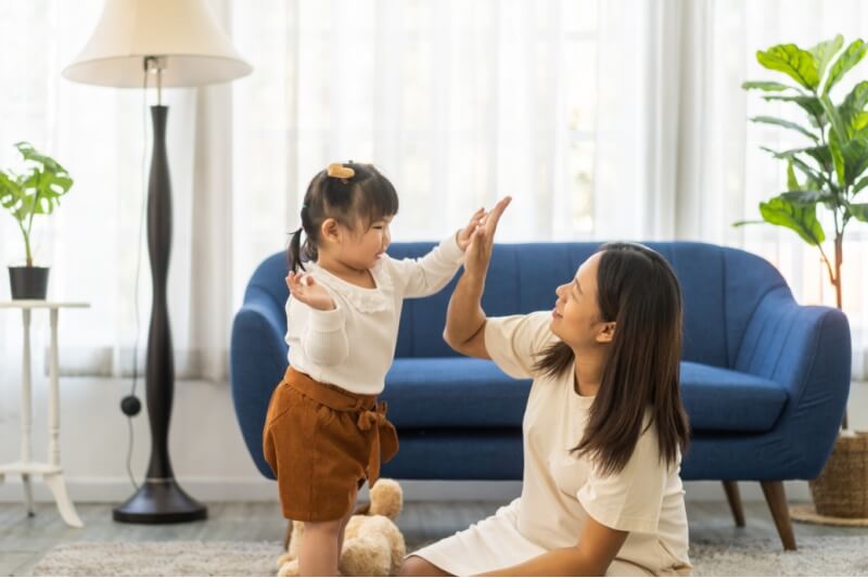 mother and daughter hi-5