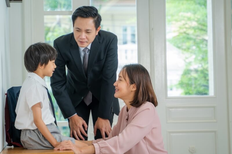 working father with family