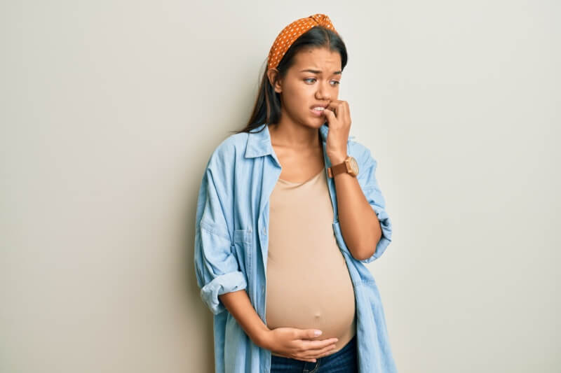 pregnant woman worried 