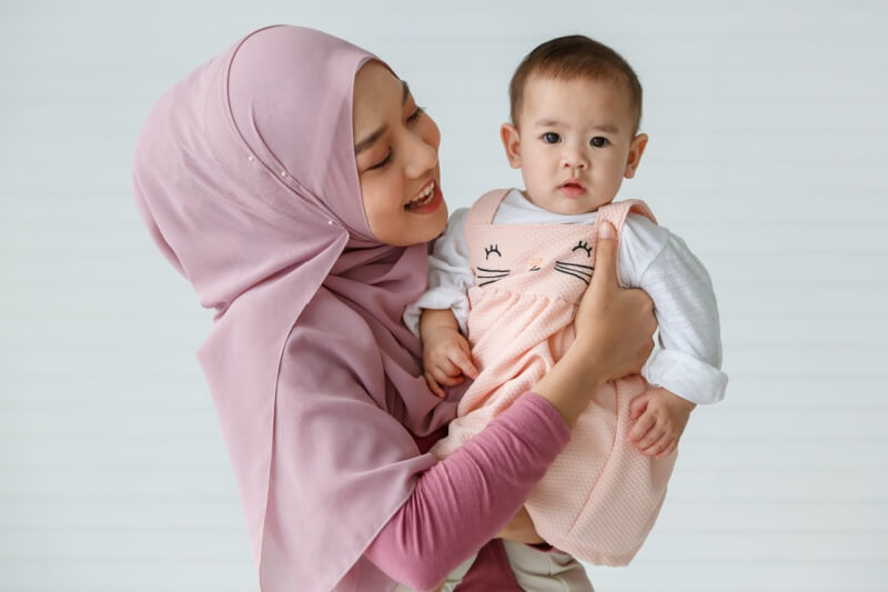 muslim mum with baby