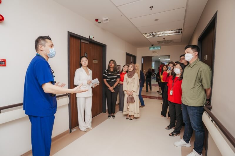 participants with a hospital tour